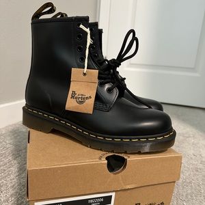 Brand new dr marten 1460 smooth leather boots